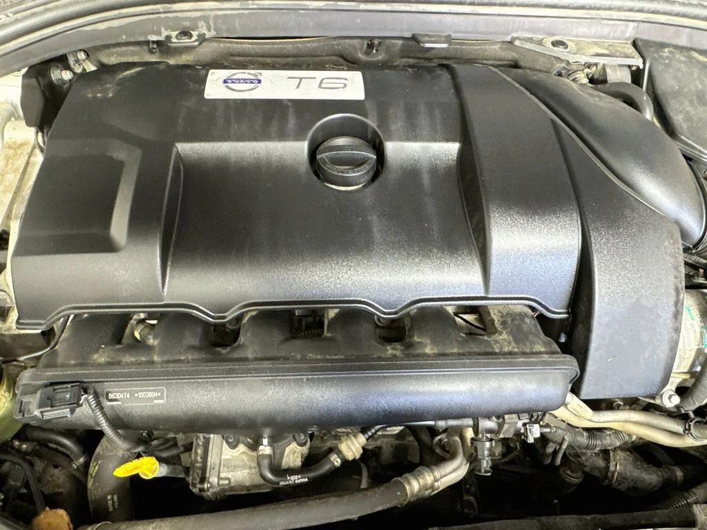Used 2014 Silver Volvo  image 39