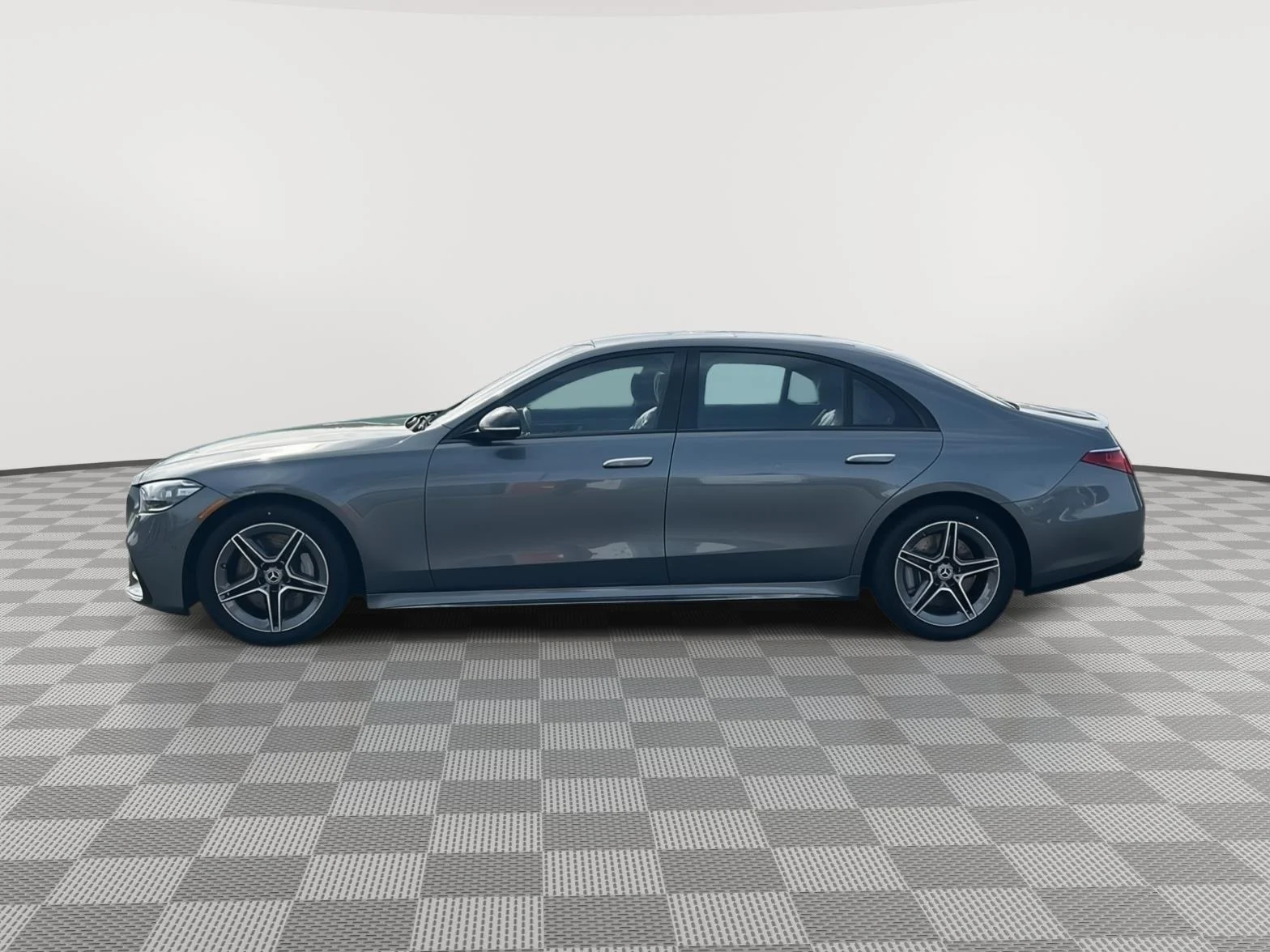 New 2026 Selenite Grey Metallic Mercedes-Benz S 580 image 6