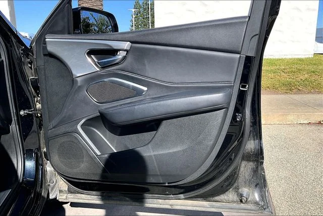 Used 2020  Acura Base image 23