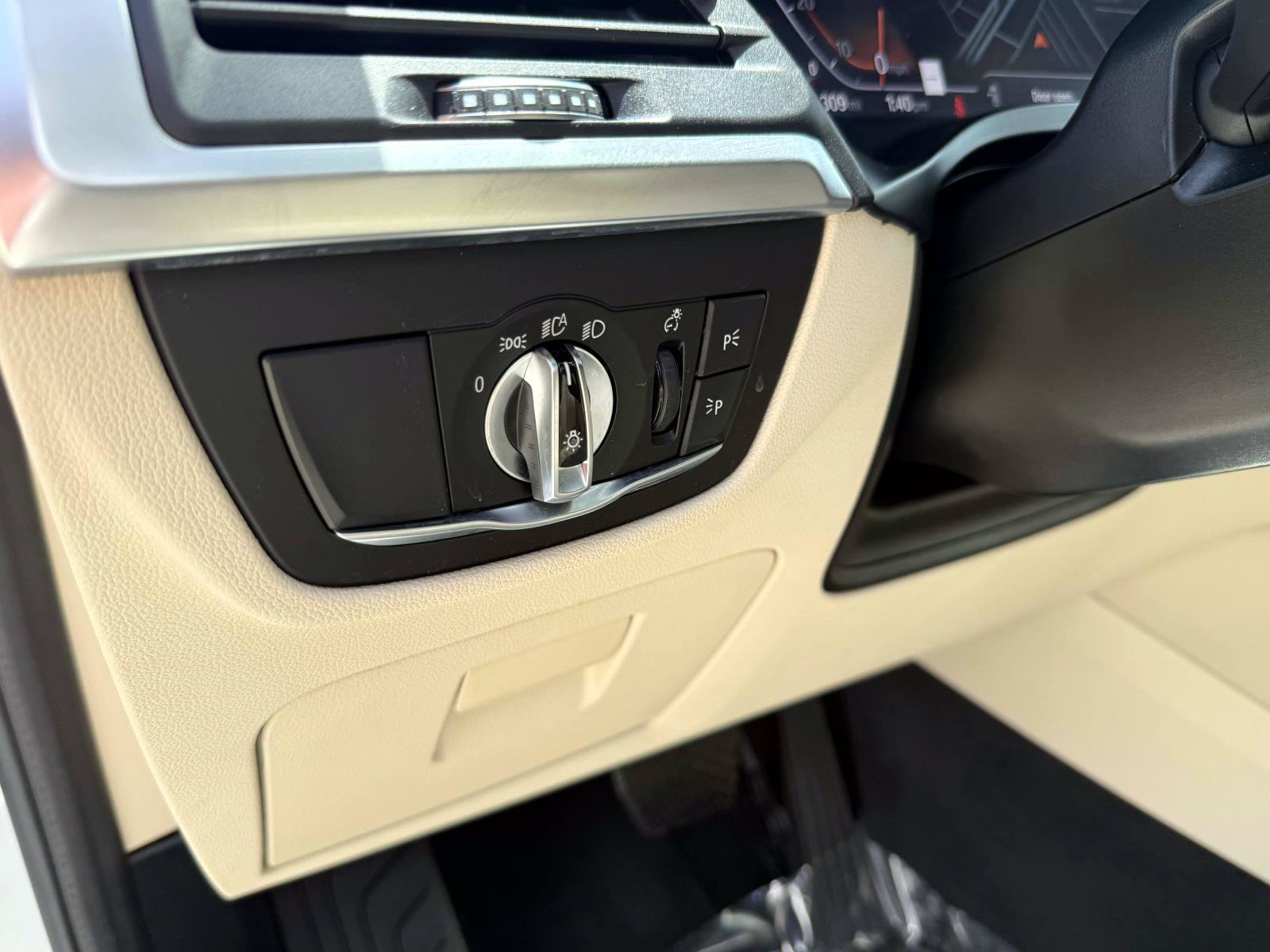 Used 2022 Mineral White Metallic BMW sDrive30i image 21