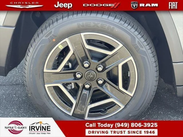 New 2026 Sting-Gray Clear-Coat Exterior Paint Jeep Laredo image 35