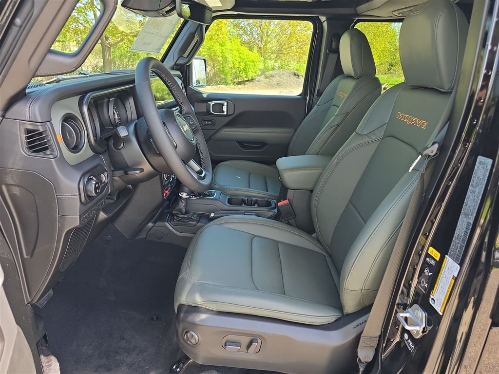 New 2026 Black Clear-Coat Exterior Paint Jeep Mojave X image 17