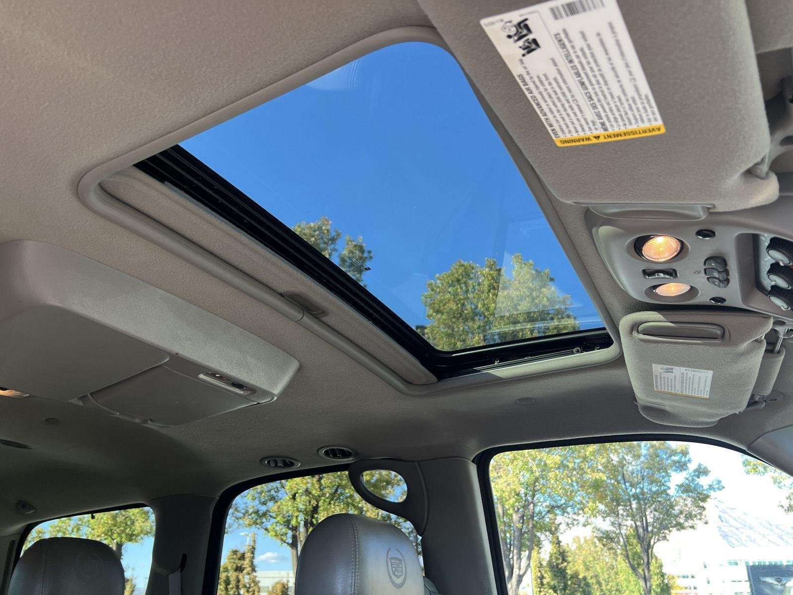 2004 Cadillac Escalade Base - Photo 8