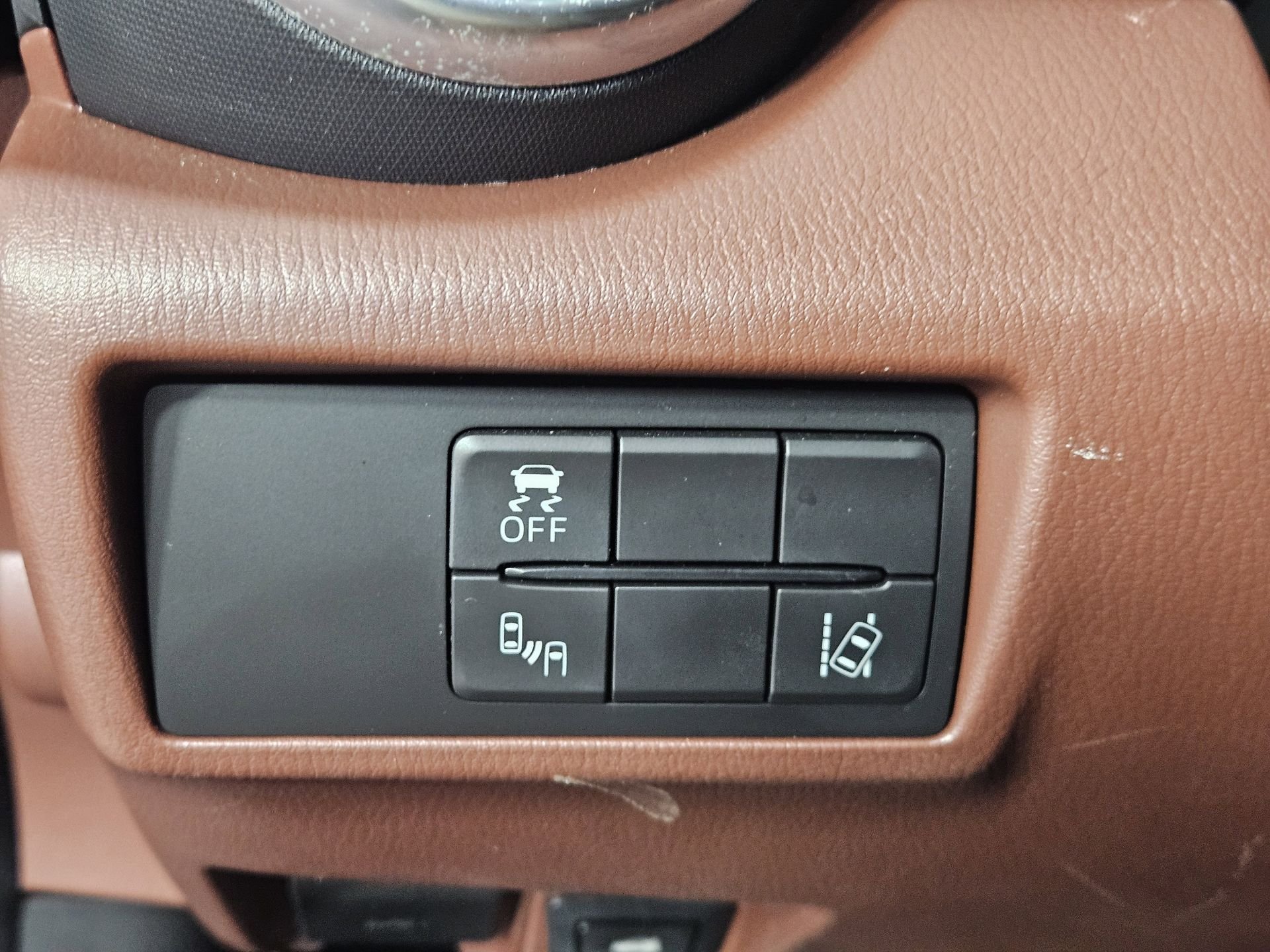 Used 2018 Black Mazda Grand Touring image 21