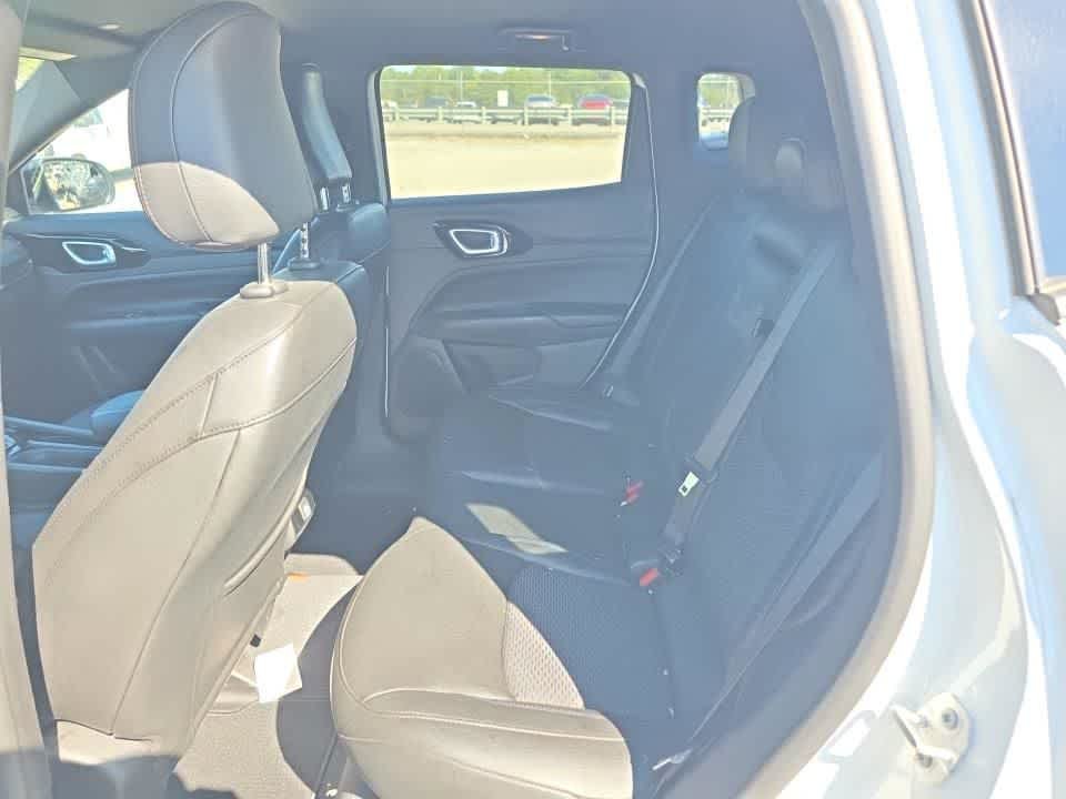 Used 2025 Bright White Clearcoat Jeep Latitude image 9
