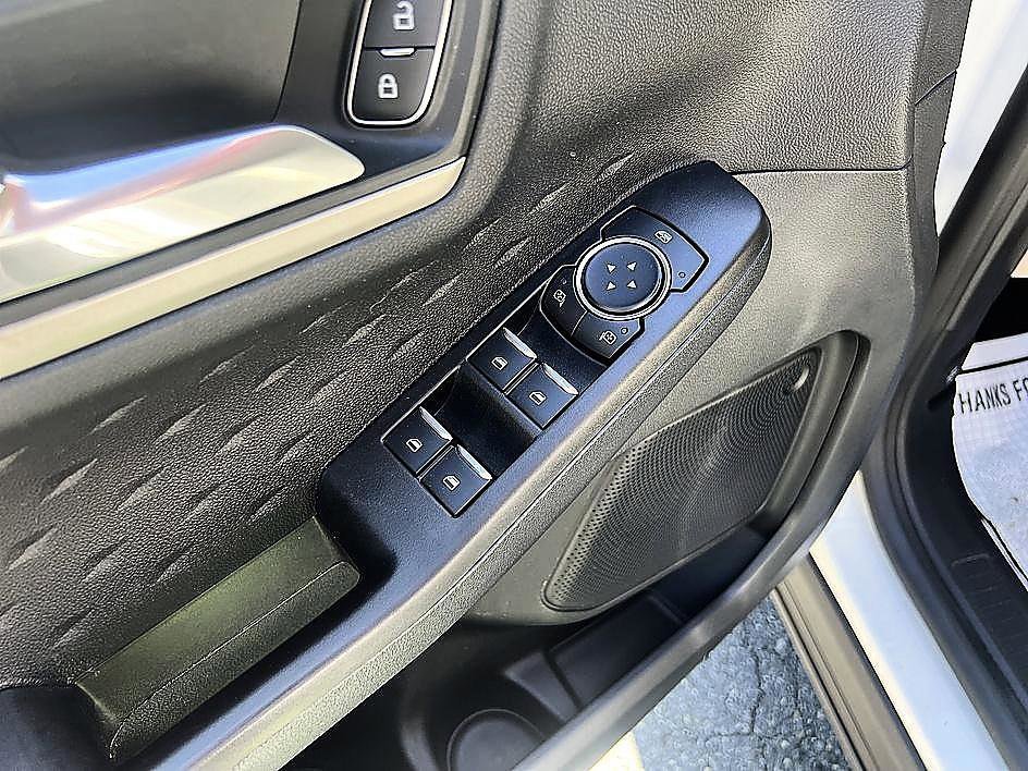 Used 2020 White Metallic Ford SE image 6