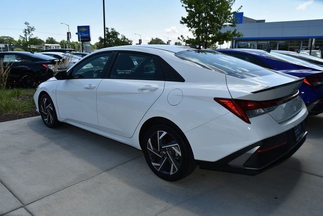 2025 Hyundai Elantra Blue - Photo 4