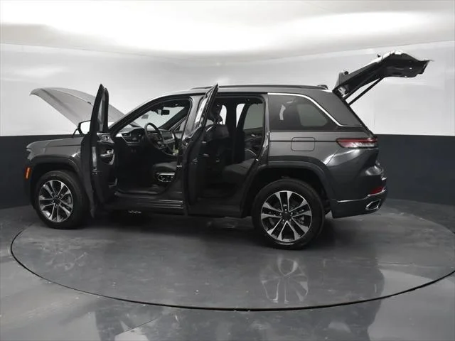 New 2024 Baltic Gray Metallic Clear-Coat Exterior Paint Jeep Overland image 47