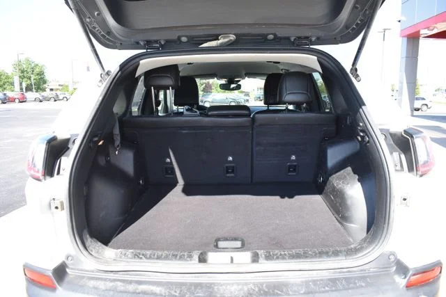 Used 2021 White Jeep Latitude Lux image 14