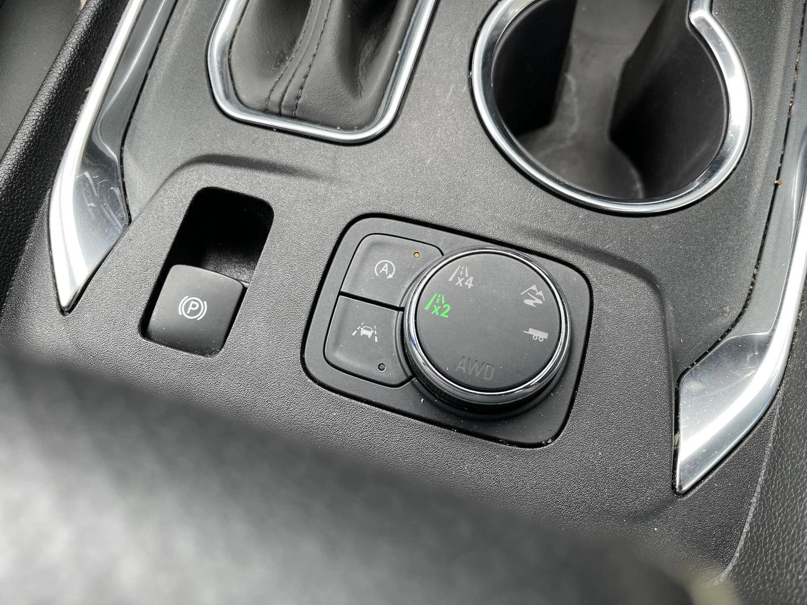 Used 2023 Iridescent Pearl Tricoat Chevrolet Premier image 37