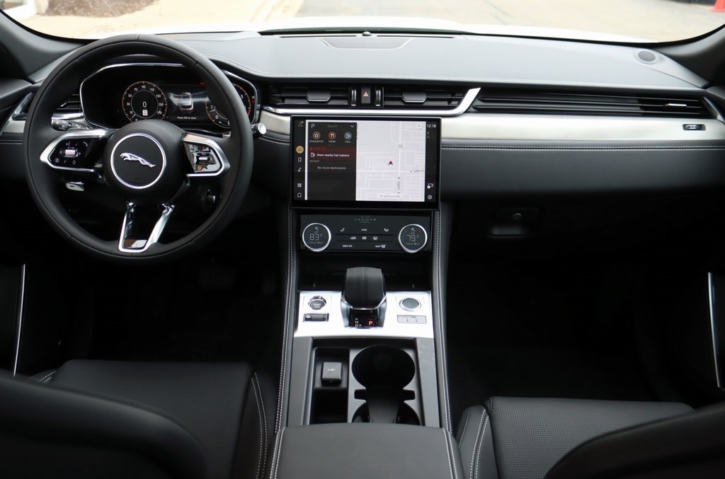 2026 JAGUAR F-PACE - Image 9