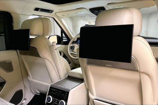 Used 2023 Blue Land Rover SV image 9