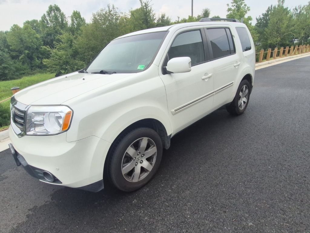 Used 2014 Taffeta White Honda Touring image 1