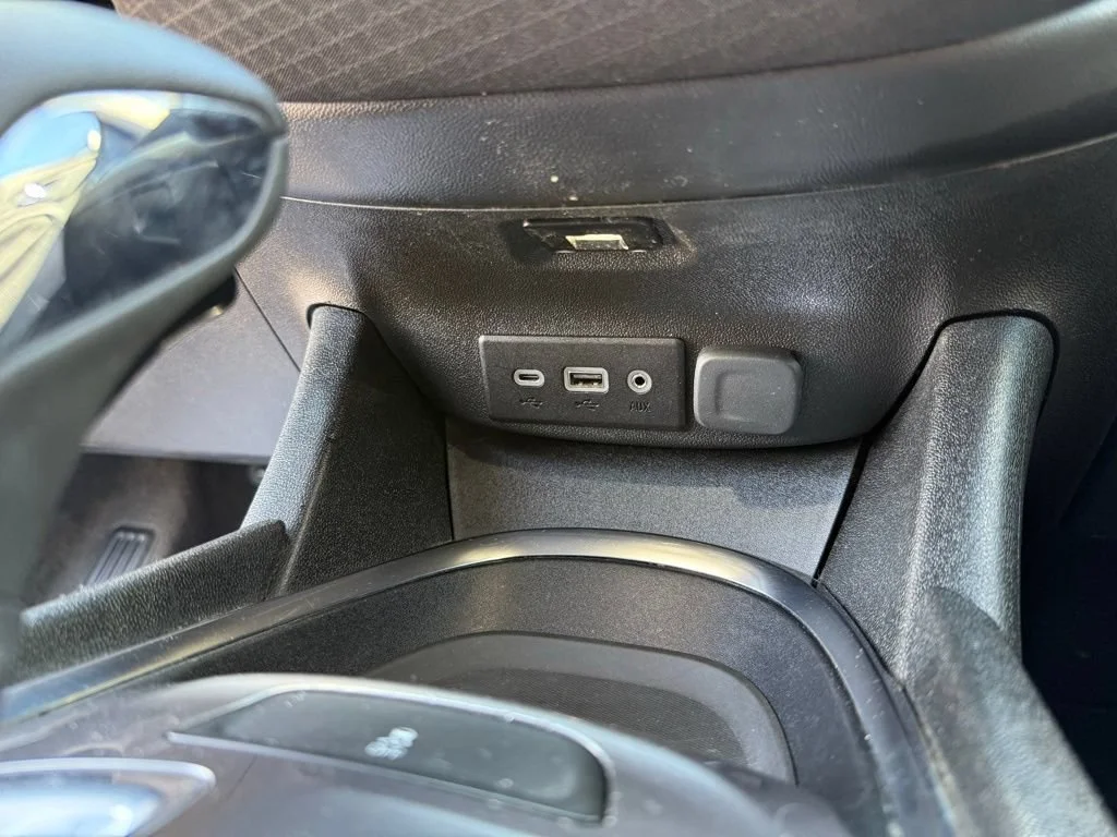 Used 2021 SILVER ICE METALLIC Chevrolet LT image 17