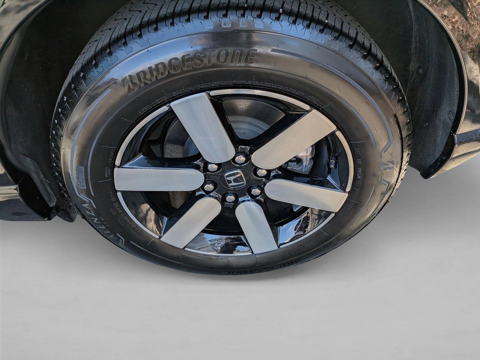 Used 2025 Snowfall Pearl Honda Touring image 21