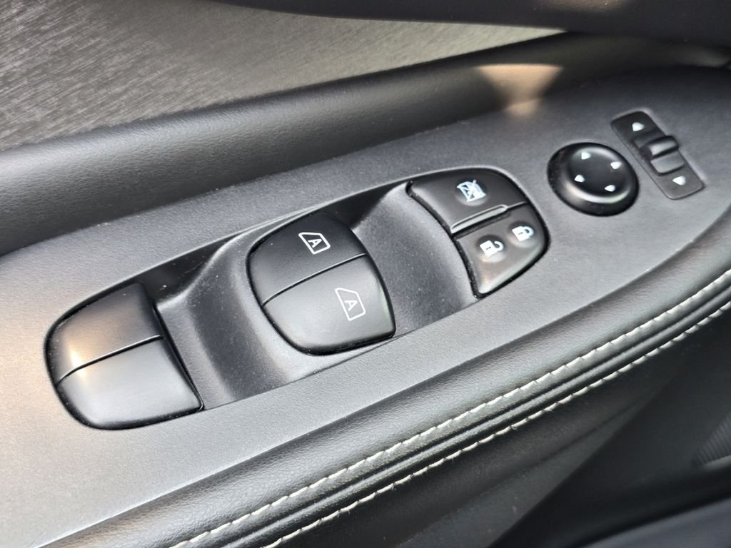 Used 2020 Black Nissan S image 23