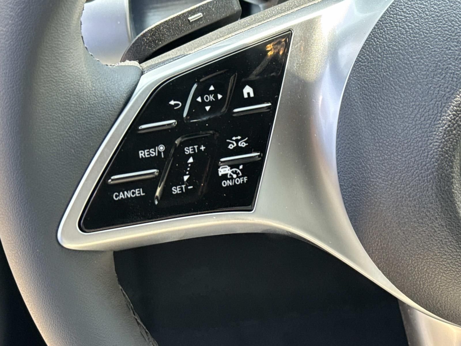 New 2026 White Mercedes-Benz GLB 250 image 15