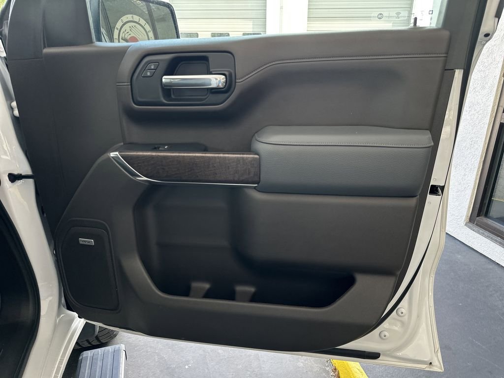 Used 2022 White GMC Denali image 37