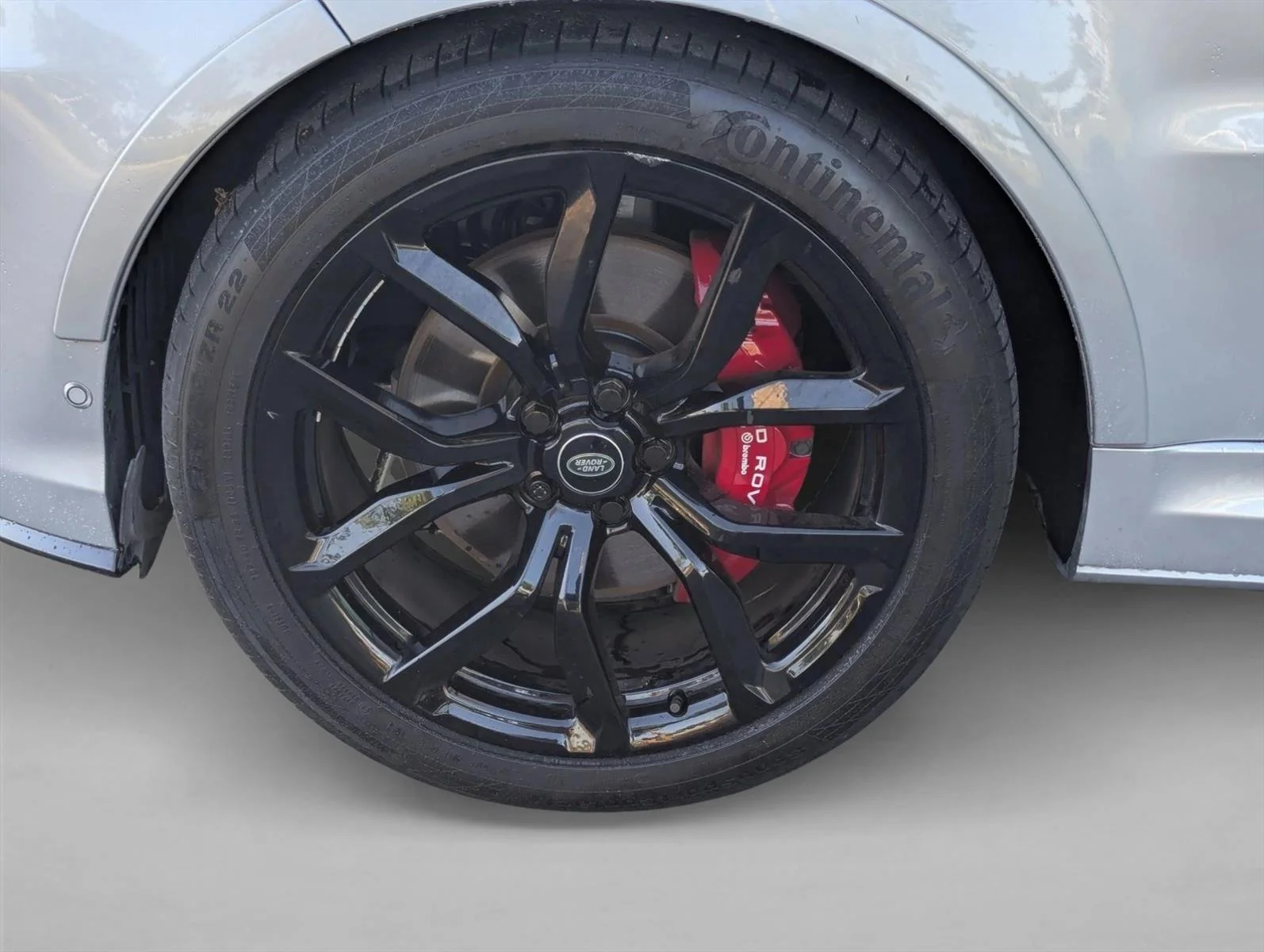 Used 2022 Silver/Gray Land Rover SVR image 23