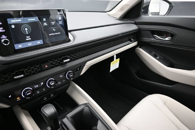 New 2026 Platinum White Pearl Honda SE image 21
