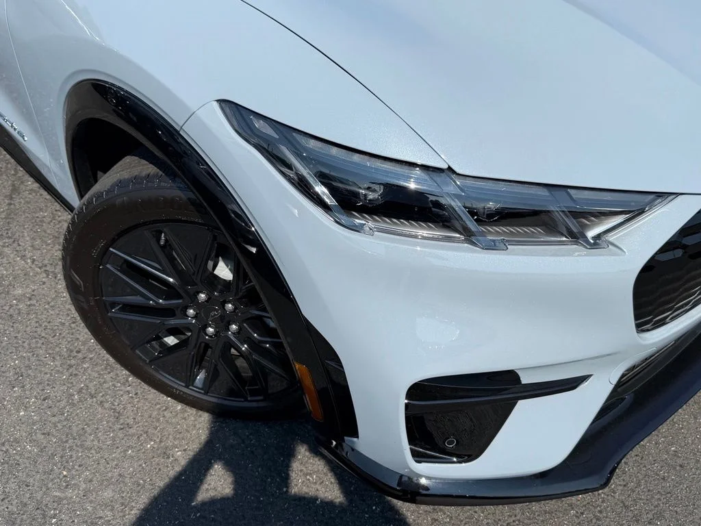 New 2026 Glacier Gray Metallic Tri-coat Ford Premium image 2