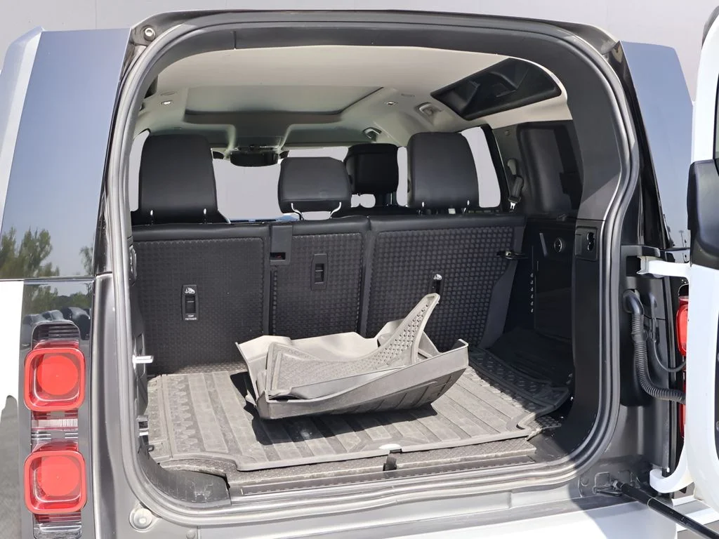 Used 2020 Fuji White Land Rover HSE image 15