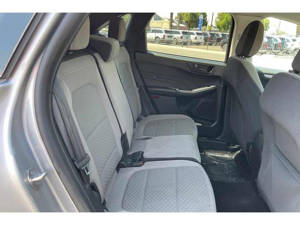 Used 2022 ICONIC SILVER Ford SE image 19
