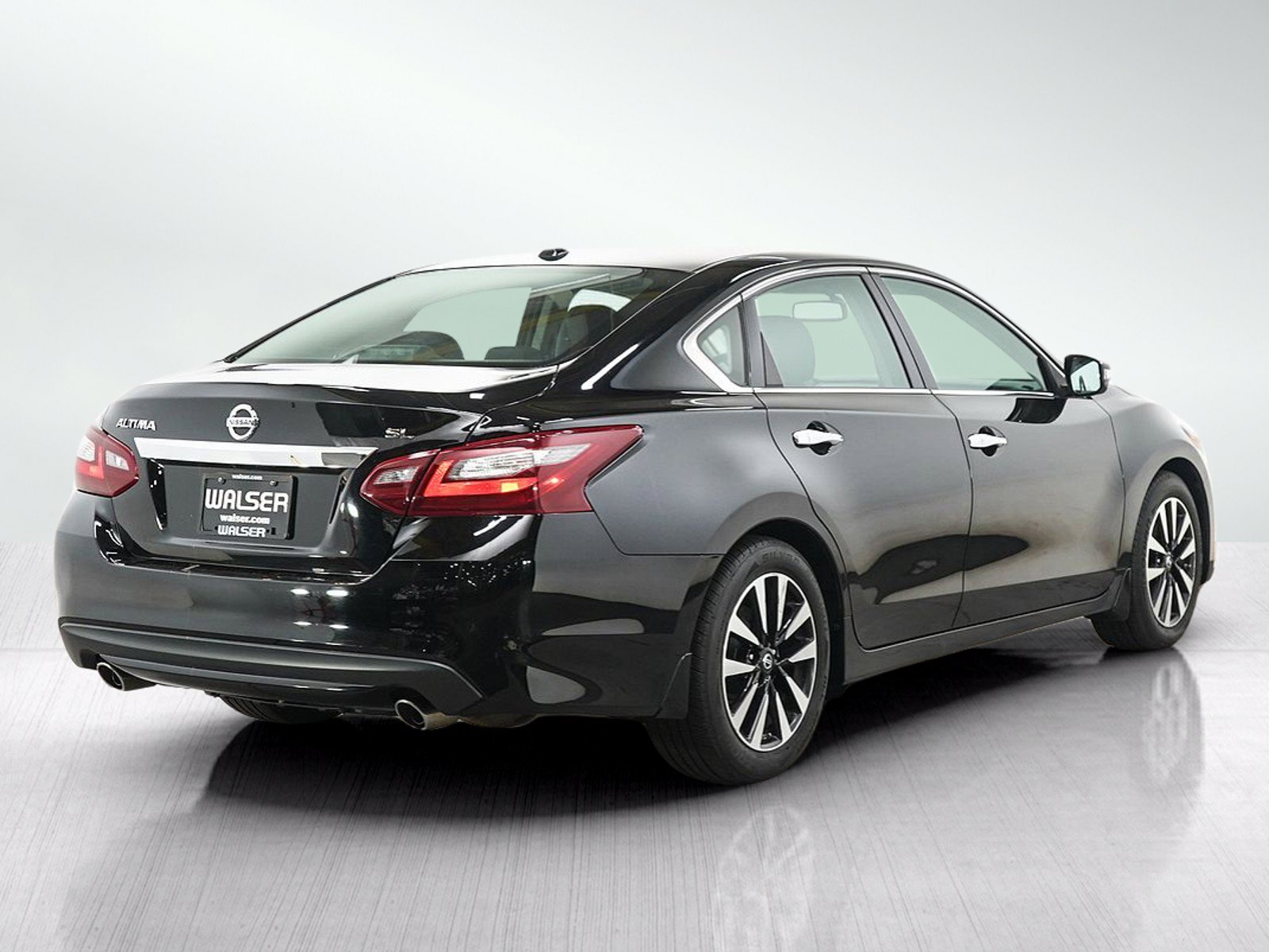 Used 2018 Super Black Clearcoat Nissan 2.5 SL Sedan image 7
