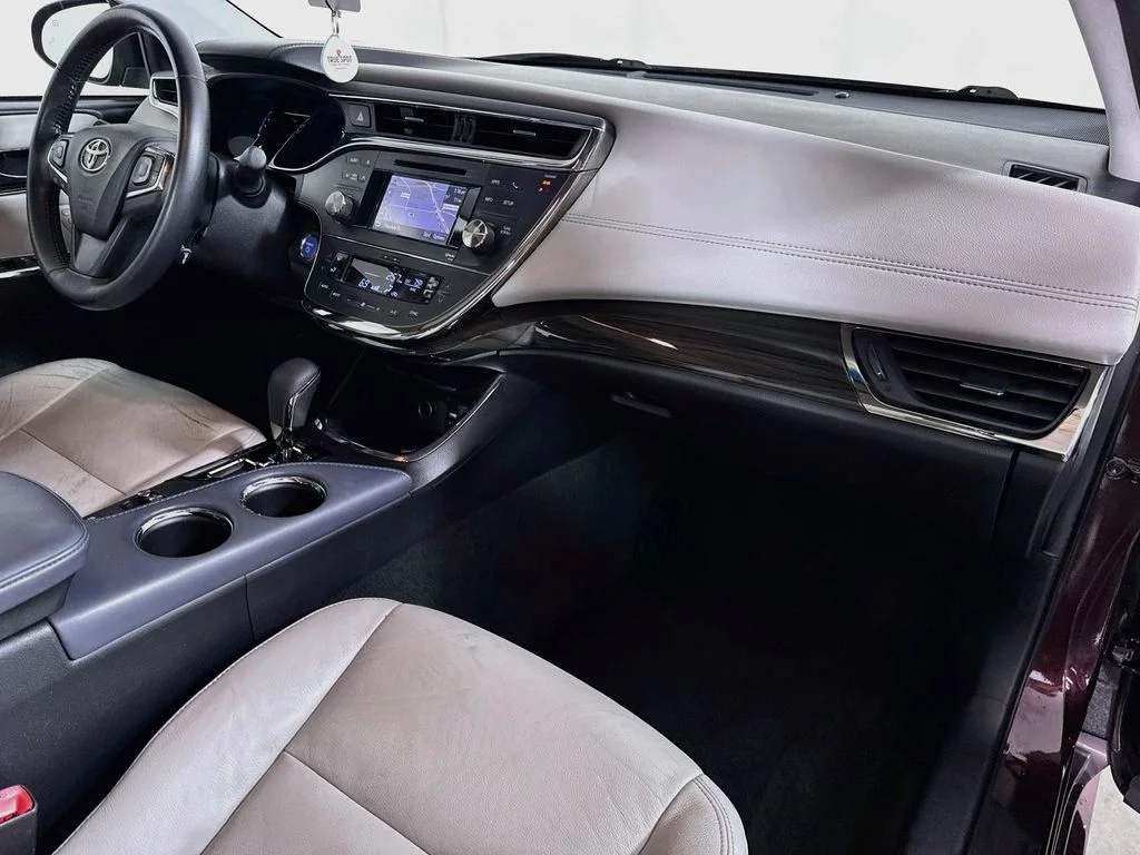 Used 2013 Red Toyota XLE Touring image 36
