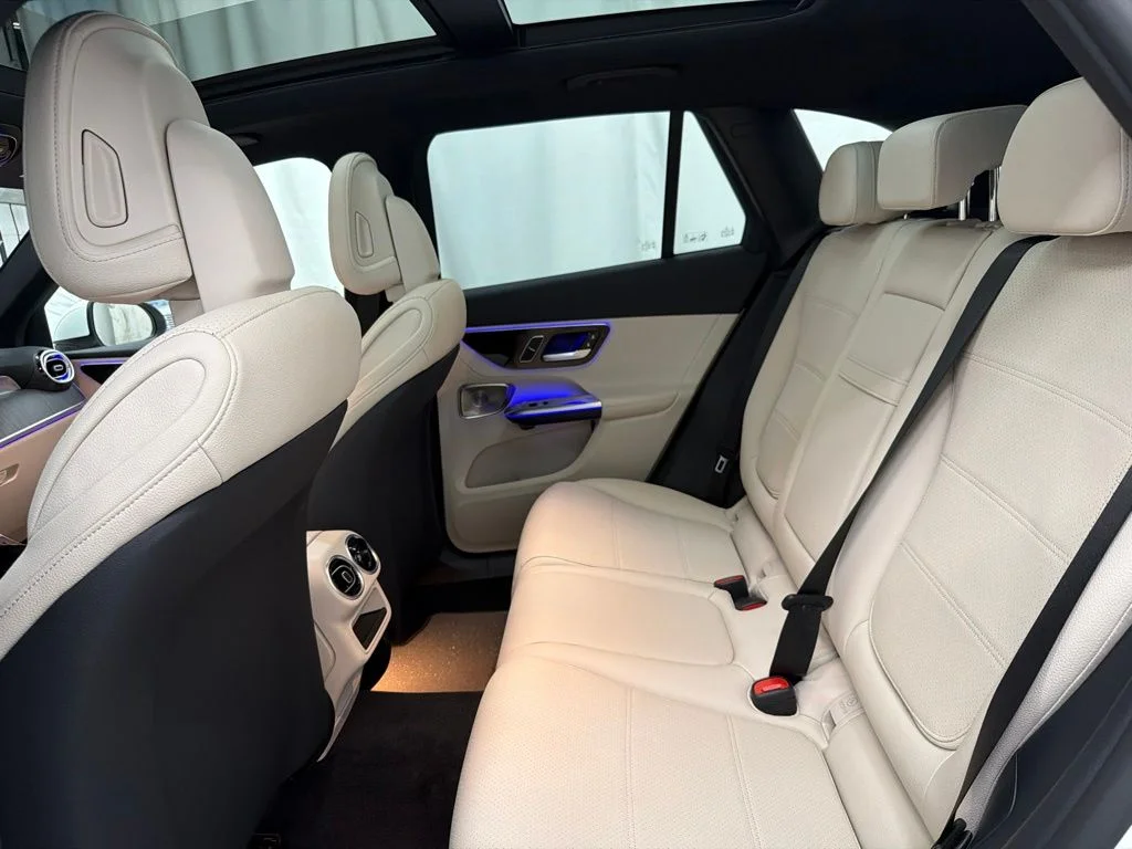 New 2027 White Mercedes-Benz GLC 300 image 21