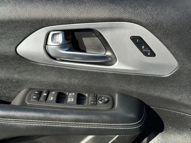2022 Chrysler Pacifica Hybrid Touring L - Photo 25