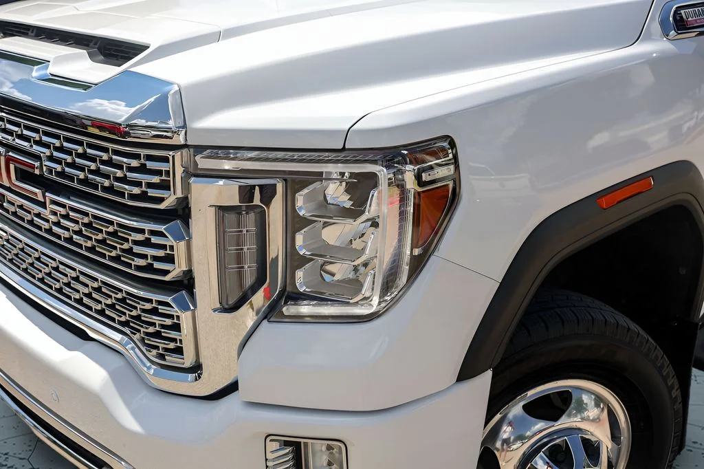 Used 2022 White GMC Denali image 3
