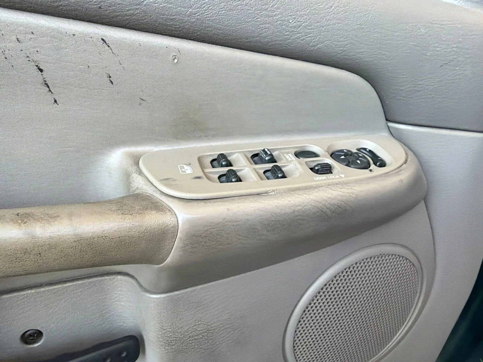 Used 2005 Blue Dodge SLT image 4
