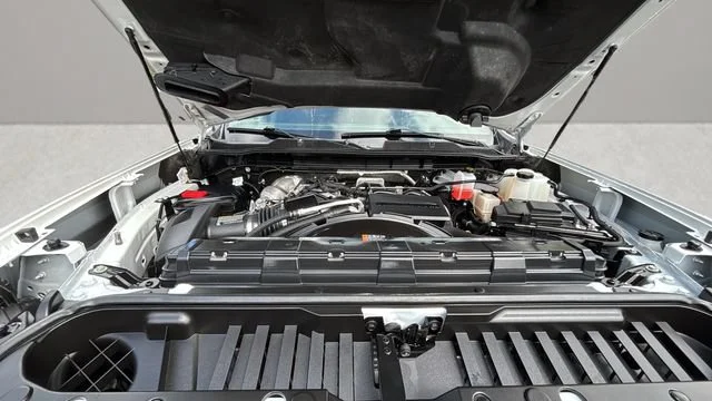 Used 2025 Summit White Chevrolet LT image 32