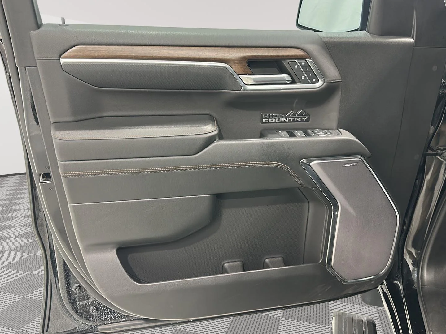 Used 2023 Black Chevrolet High Country image 13
