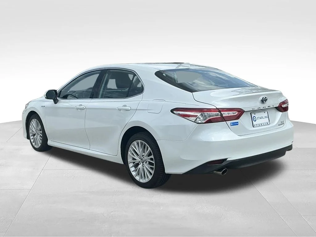 Used 2020 Beige Toyota XLE image 6