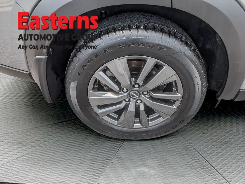Used 2022 Gray Nissan SV image 12