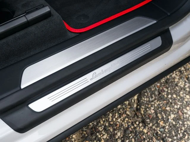 Used 2025  Lamborghini SE image 45