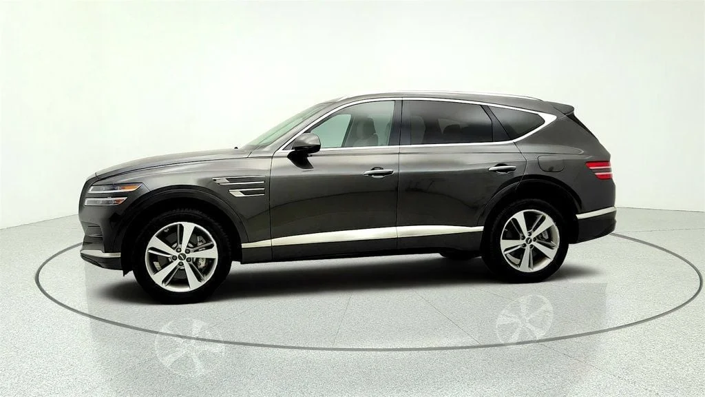 Used 2024 Makalu Gray Genesis 2.5T AWD w/ Advanced Package, Roof Rack & Illuminated Sills image 8