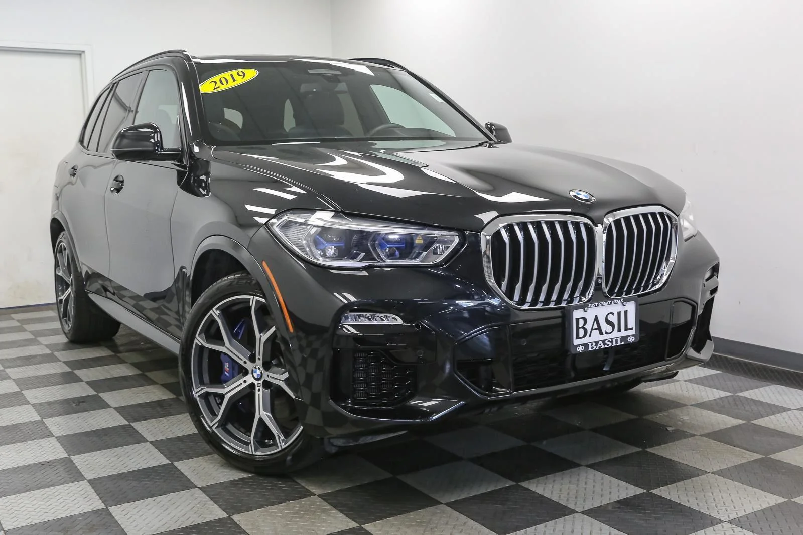 Used 2019 Black Sapphire Metallic BMW xDrive50i image 2