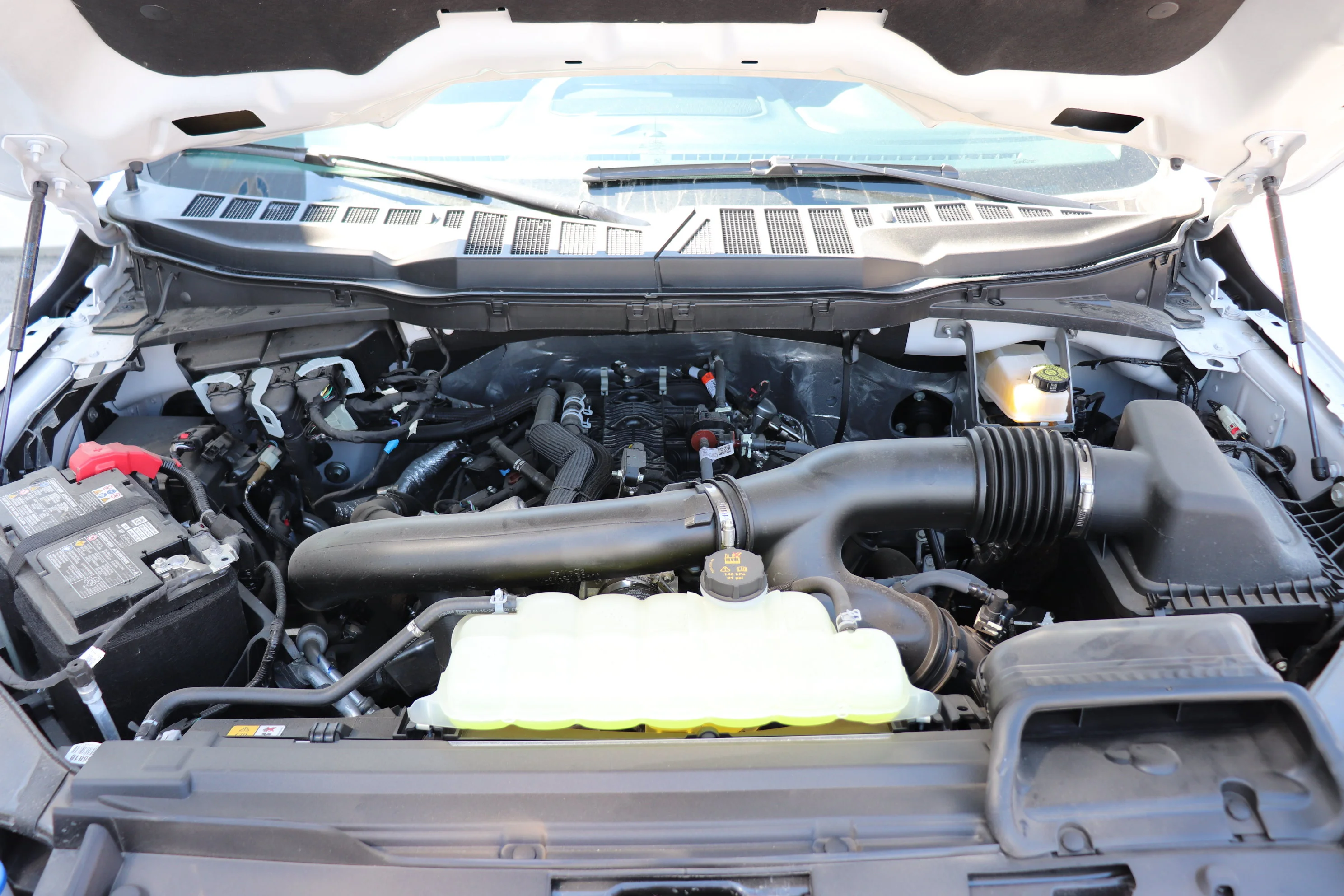 New 2026 OXFORD WHITE Ford LARIAT image 7