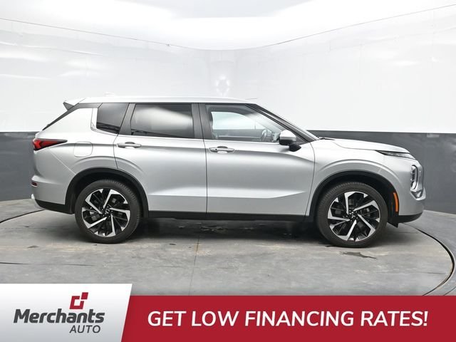 Used 2024 Silver Mitsubishi SE image 9