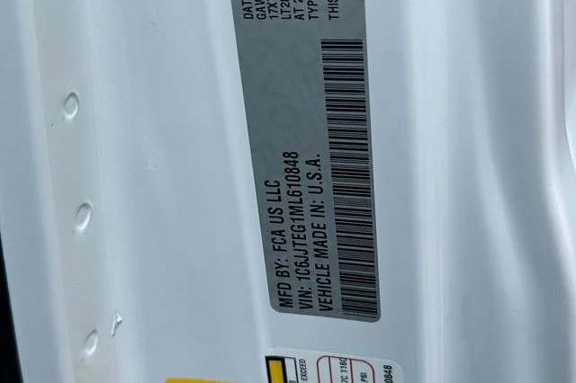 Used 2021 White Jeep Mojave image 26