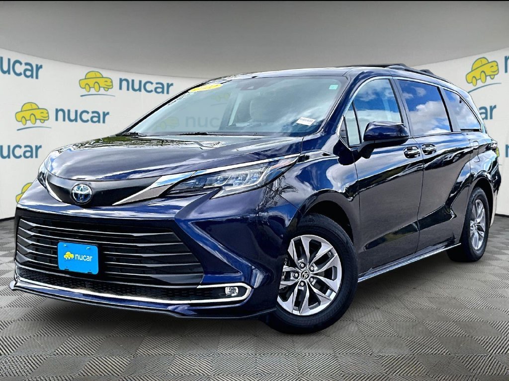Used 2022  Toyota XLE image 3