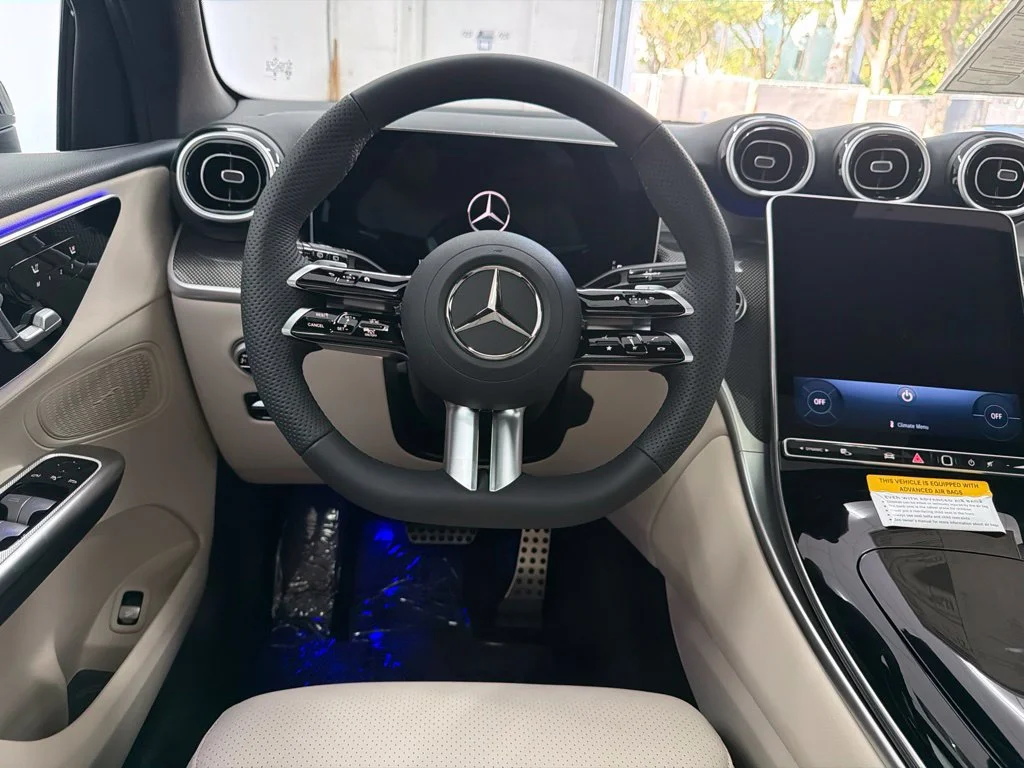 New 2027 White Mercedes-Benz GLC 300 image 21