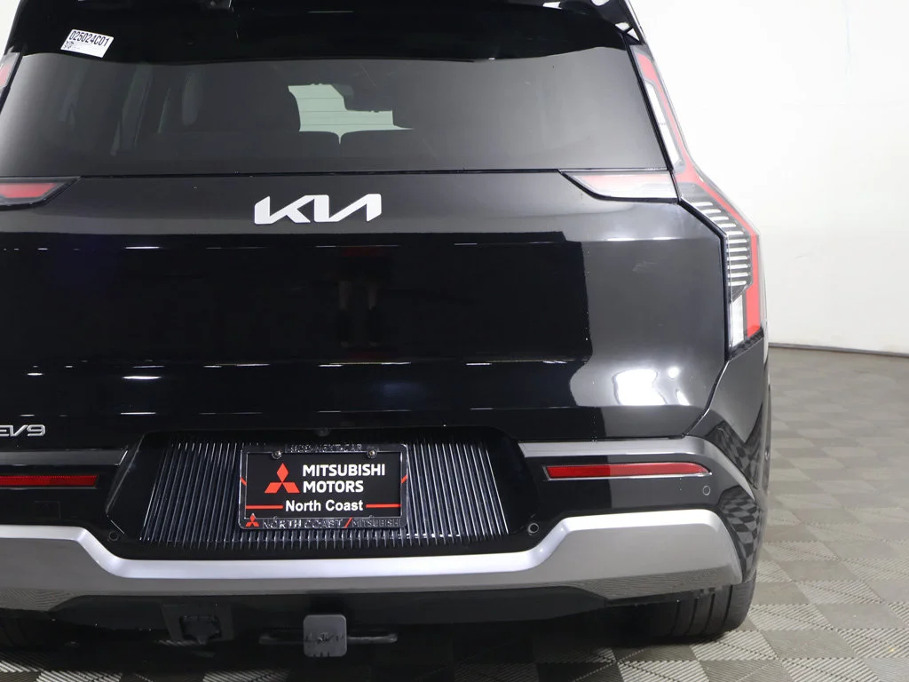 Used 2024 Black Kia Land image 20