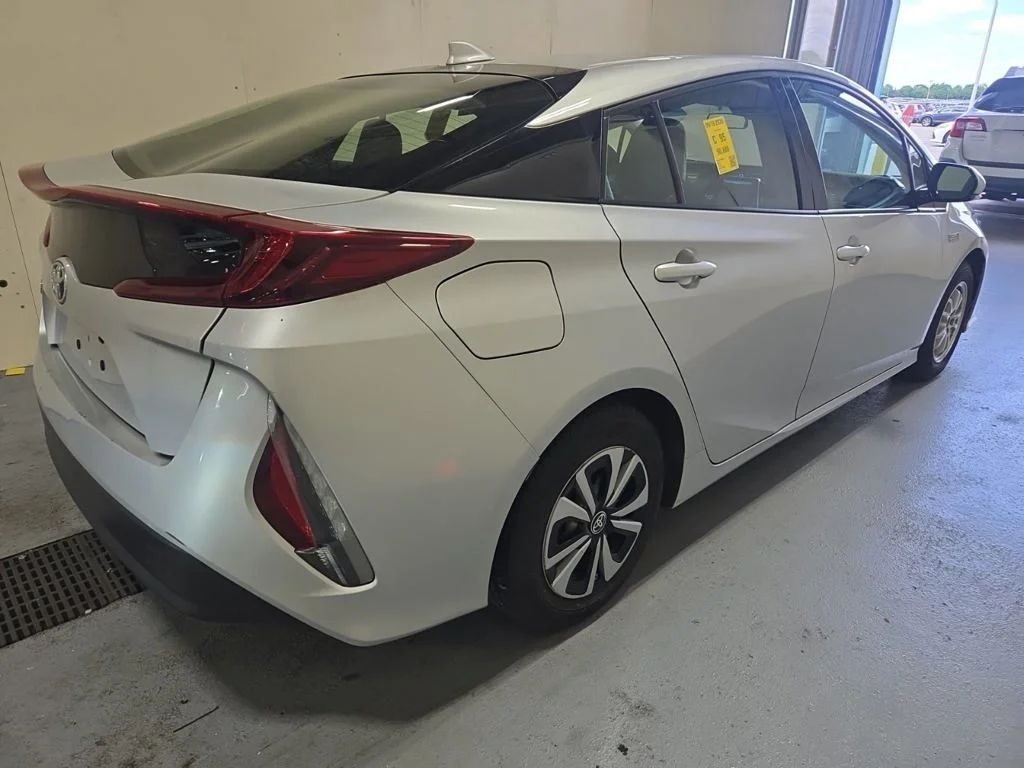 Used 2017 Silver Toyota Premium image 9