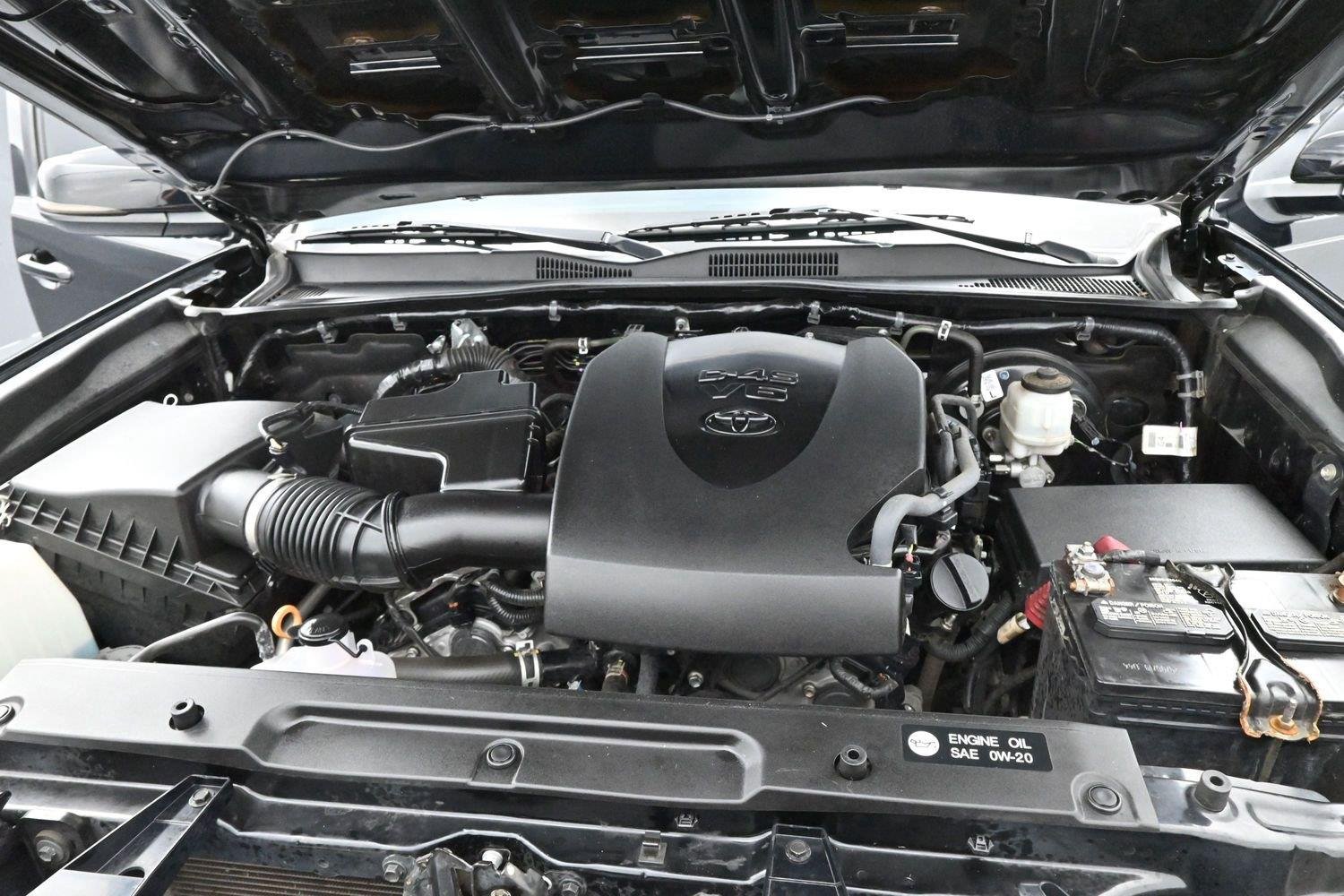Used 2019 Midnight Black Metallic Toyota SR5 image 28