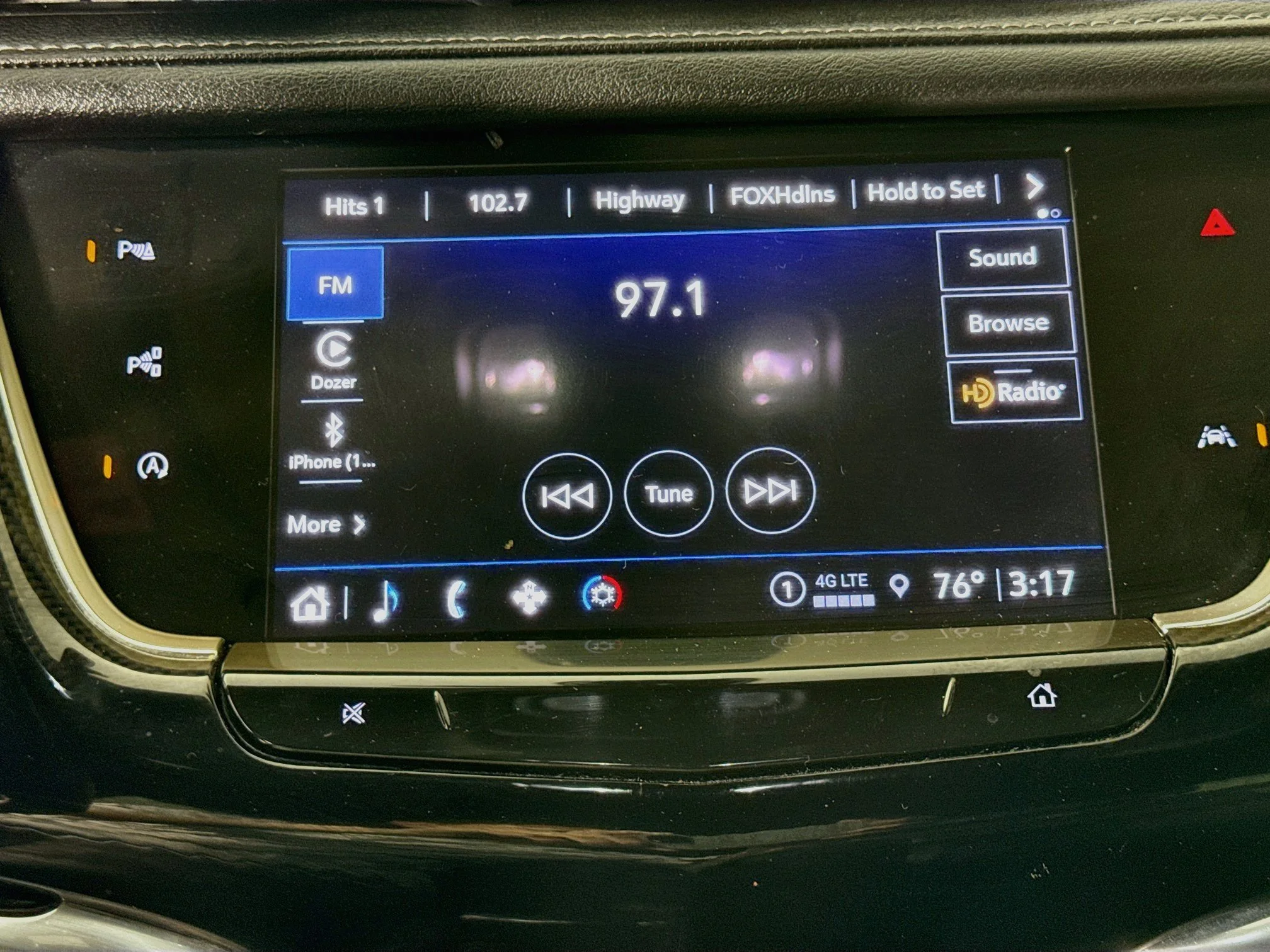 Used 2022 CRYSTAL WHITE TRICOAT Cadillac Sport image 15