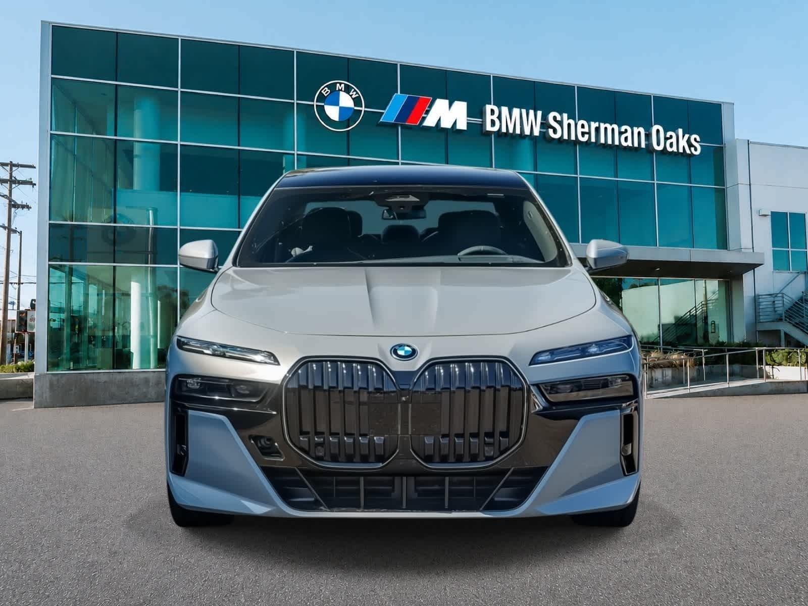 New 2026 Brooklyn Grey Metallic BMW xDrive60 image 2